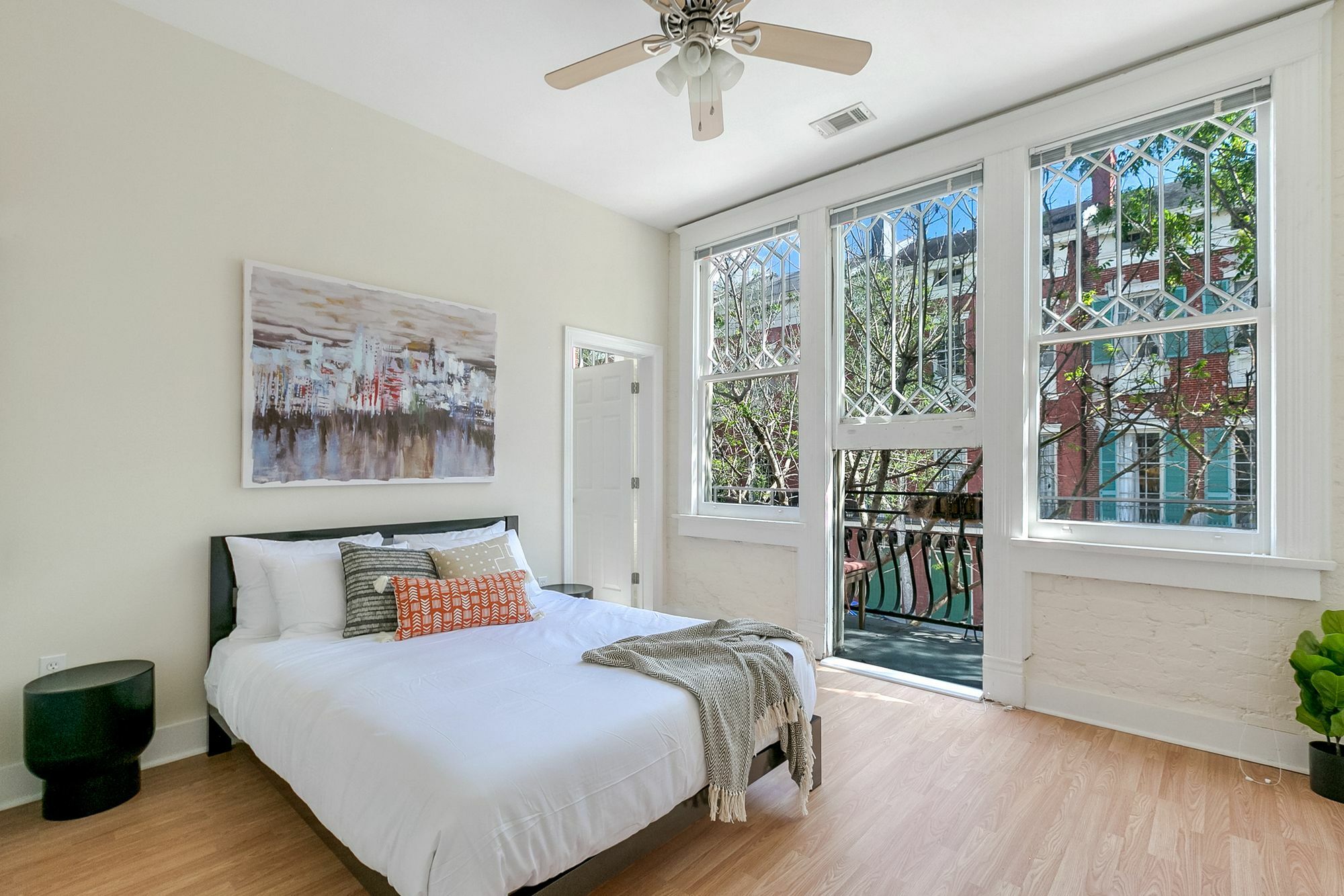 Chic 3br In Arts/warehouse District By Sonder