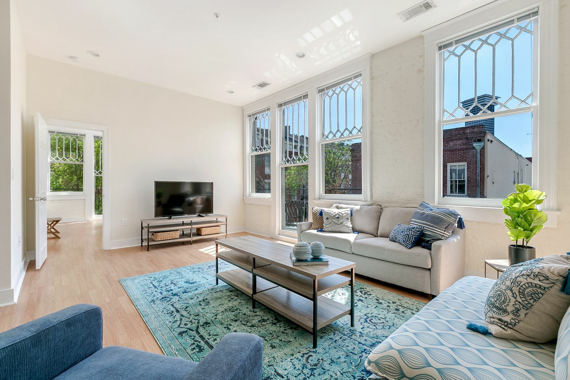Chic 3br In Arts/warehouse District By Sonder *