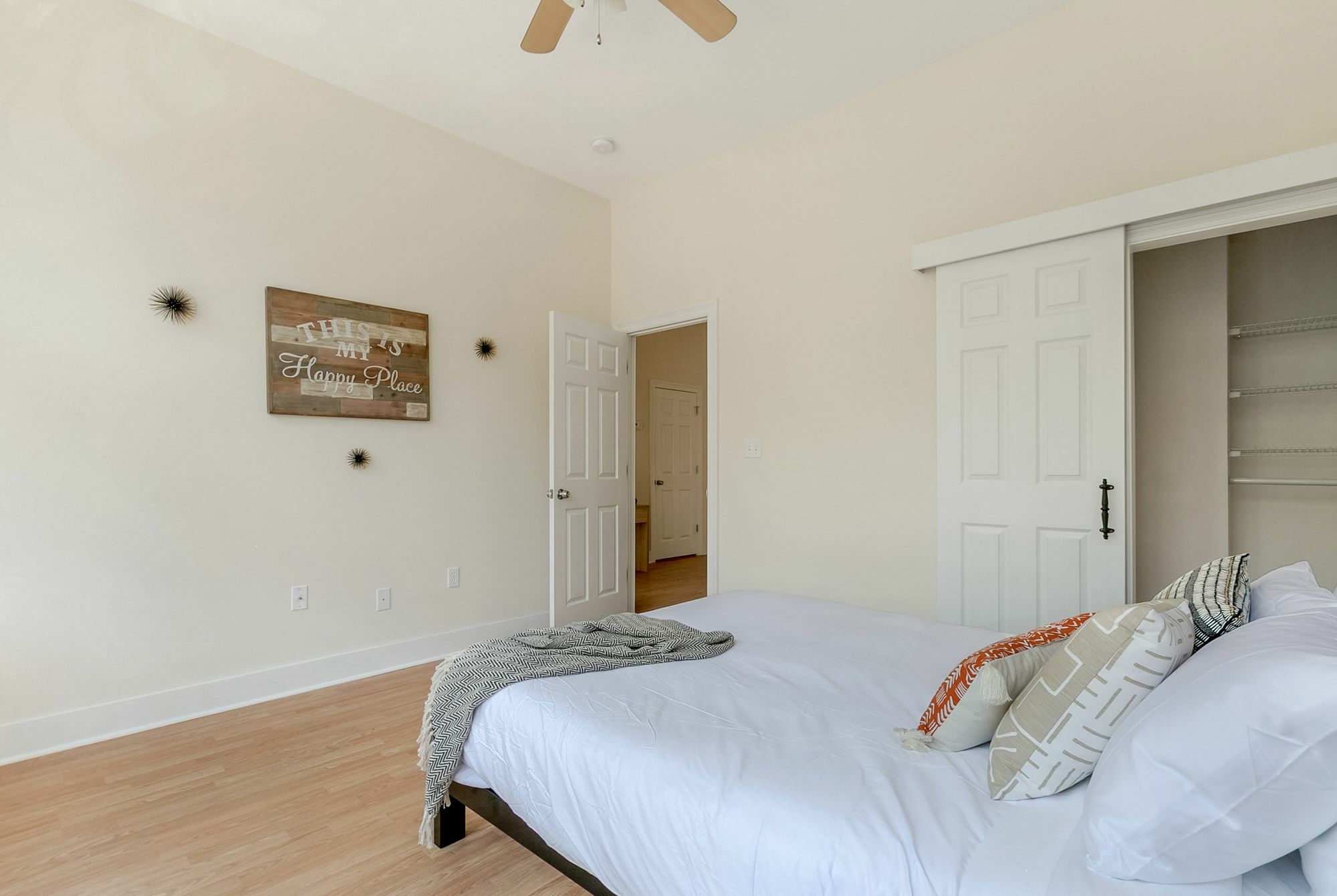 Chic 3br In Arts/warehouse District By Sonder