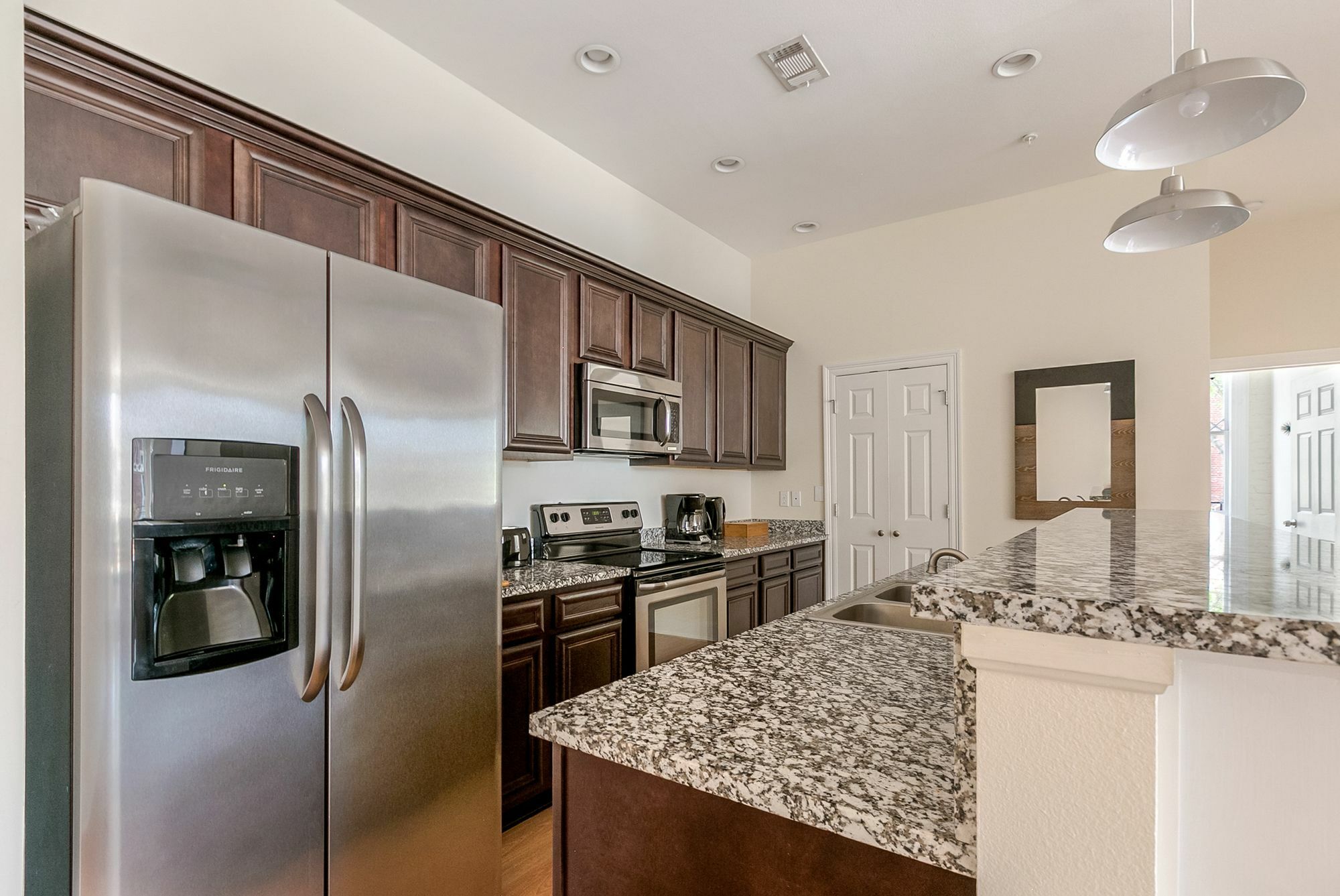 Chic 3br In Arts/warehouse District By Sonder